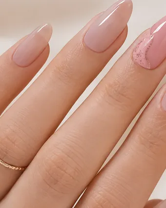 Işıltılı Ombre tırnak modeli